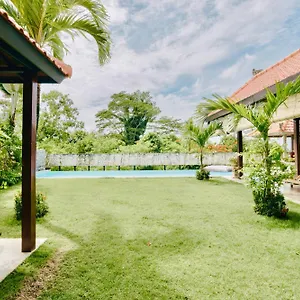 Вилла Tropical Asmara - 400sqm Garden Oasis With Large Pool And Scenic Views, Улувату